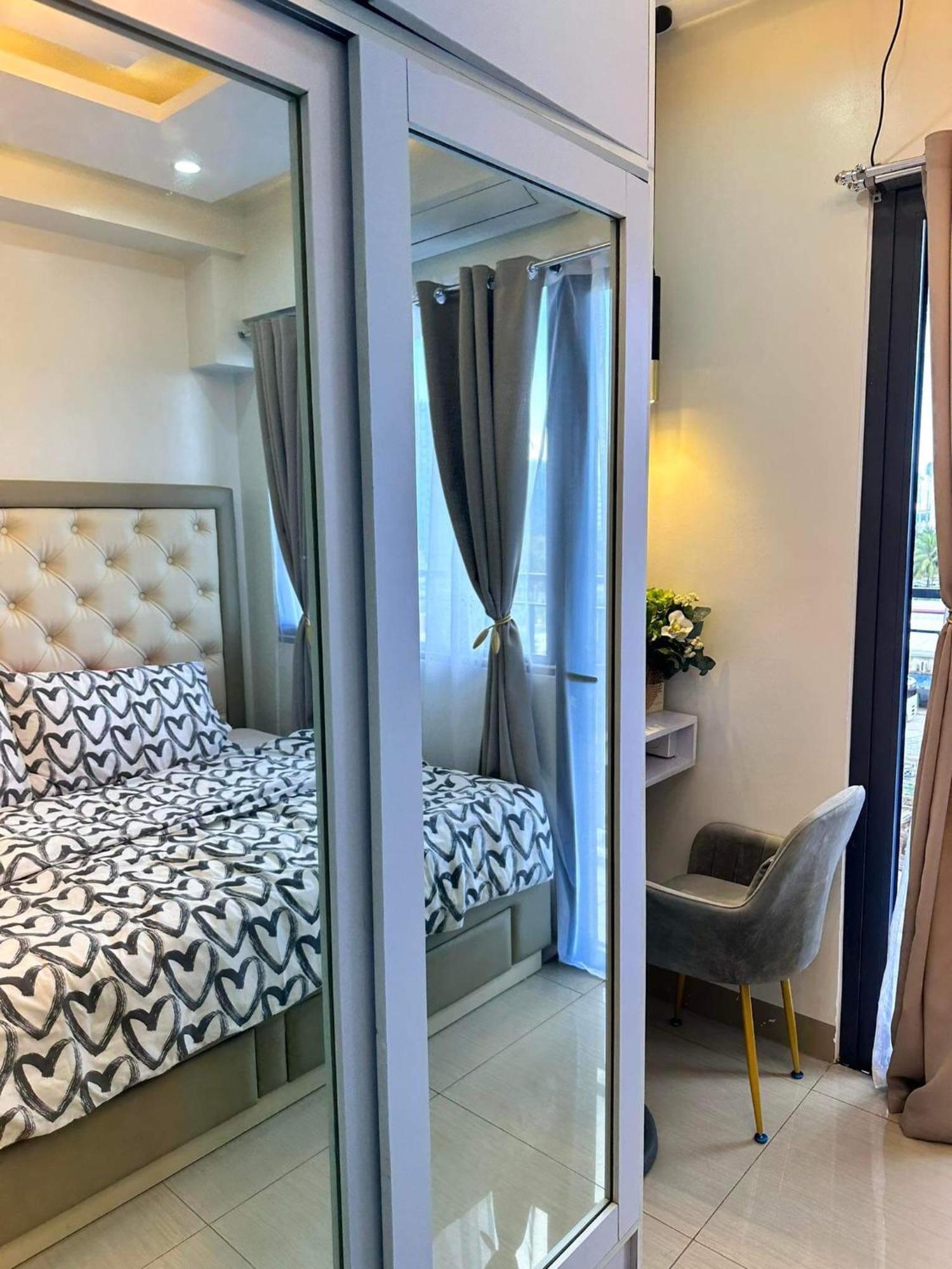 Deluxe Suites Razelles 2 At Shore 2 Residences Tower 1 Pasay Exterior photo